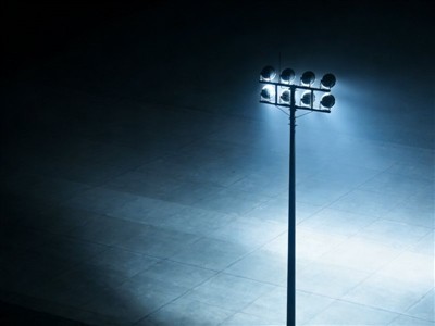 ¿Cómo elegir las mejores luces LED de mástil alto para un estadio?