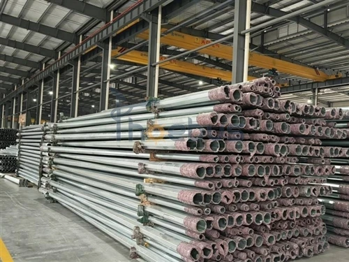 Postes de iluminación galvanizados vs. Postes de iluminación con recubrimient...